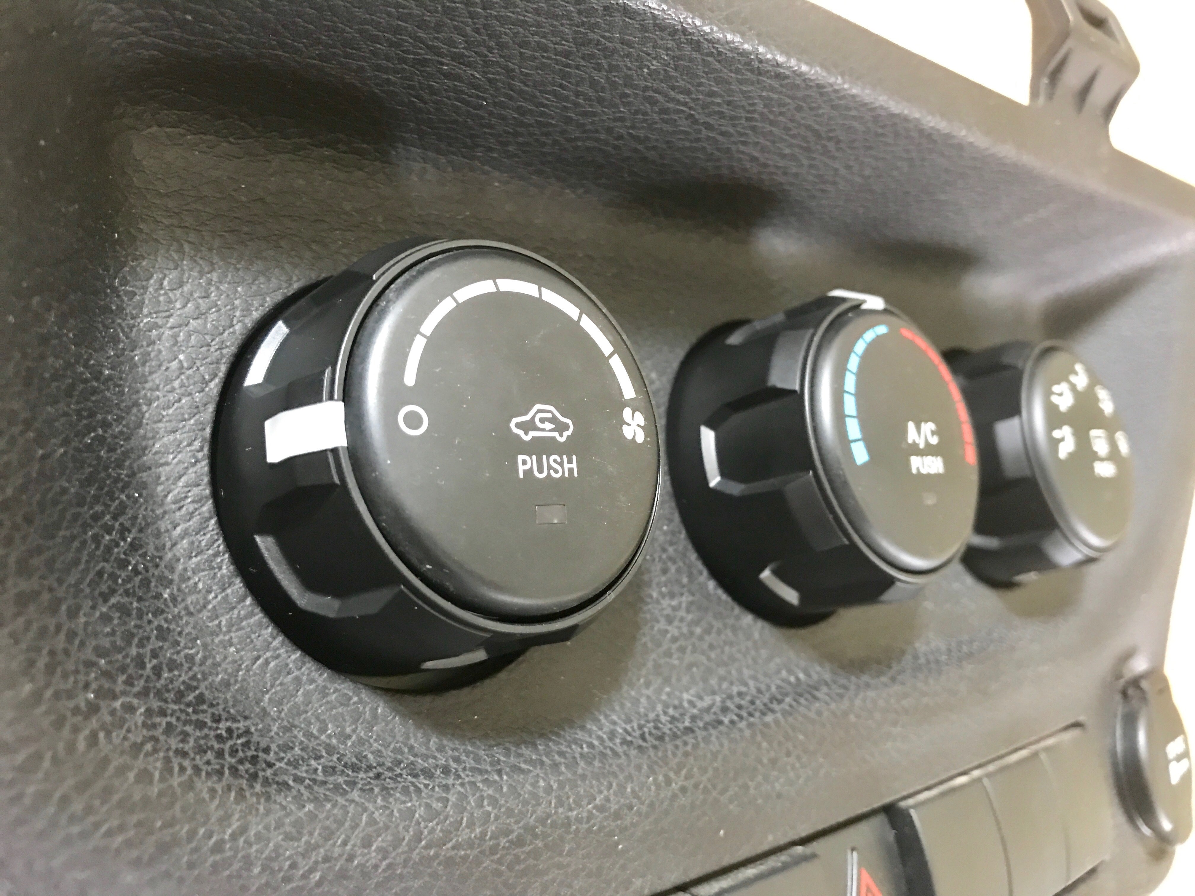Climate Knobs (2011-2018 Wrangler JK) - WHITE