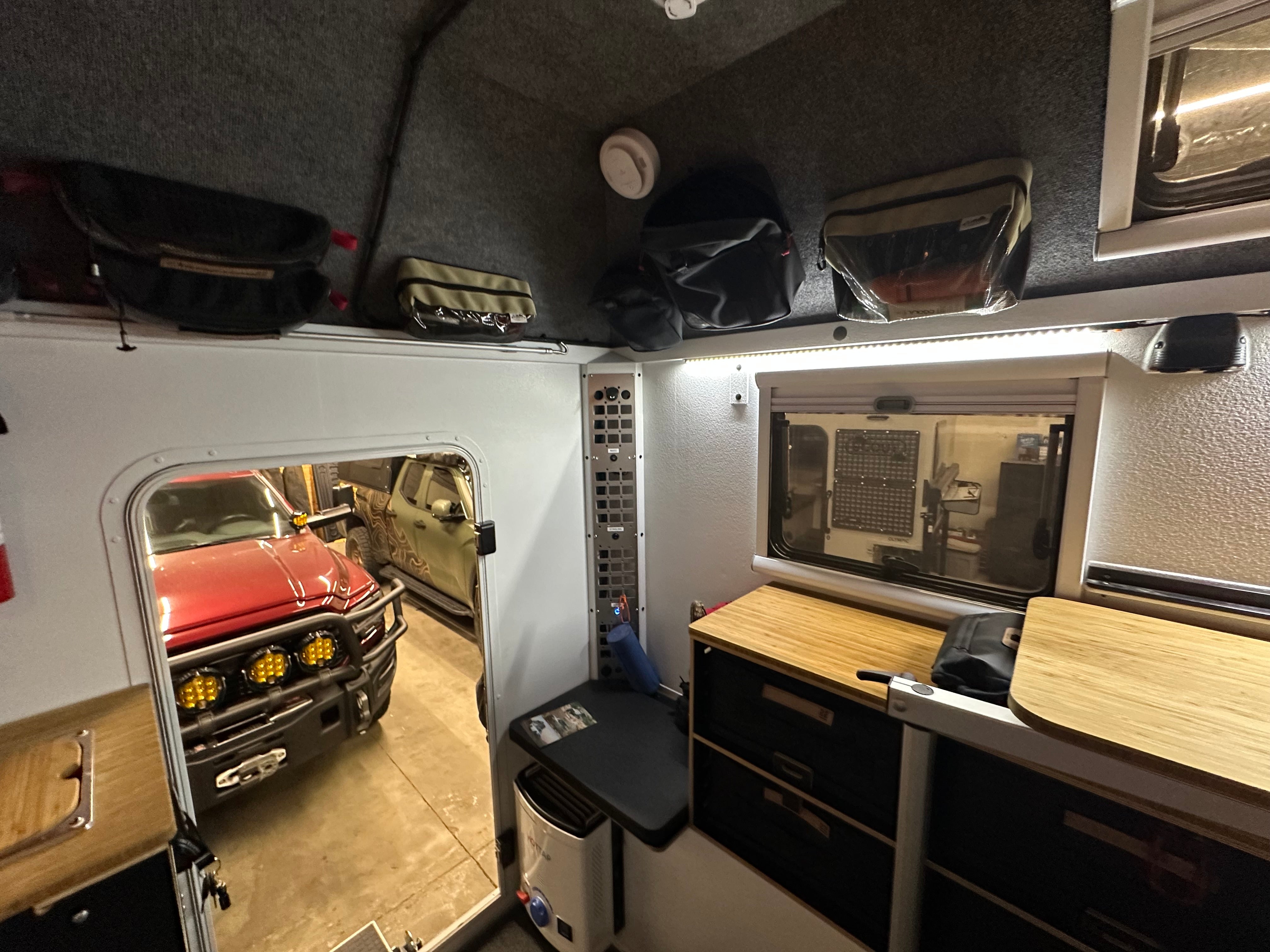 IN-STOCK: 2025 AT Overland Aterra Slide-In (#5523)