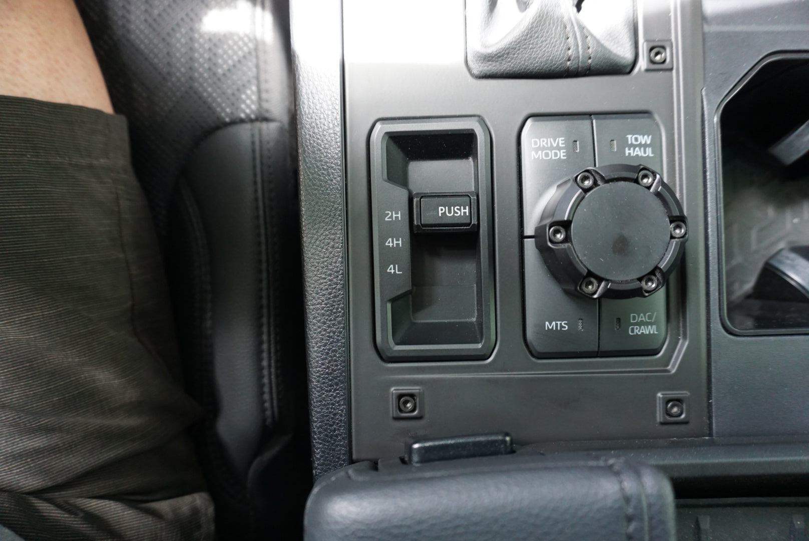 4x4 Button Trim (2022+ Tundra) - RED
