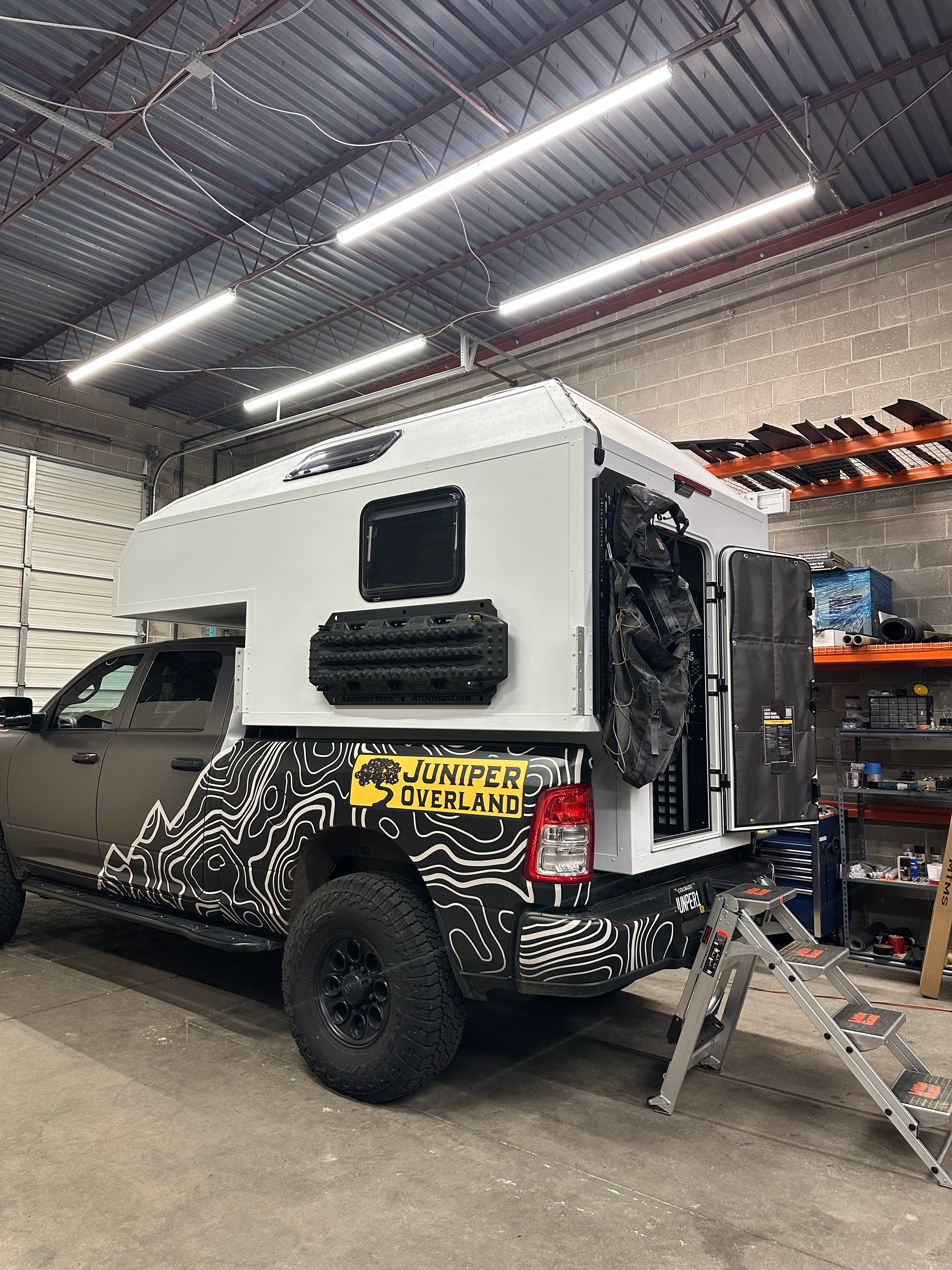 IN-STOCK: 2025 AT Overland Aterra Slide-In (#5523)