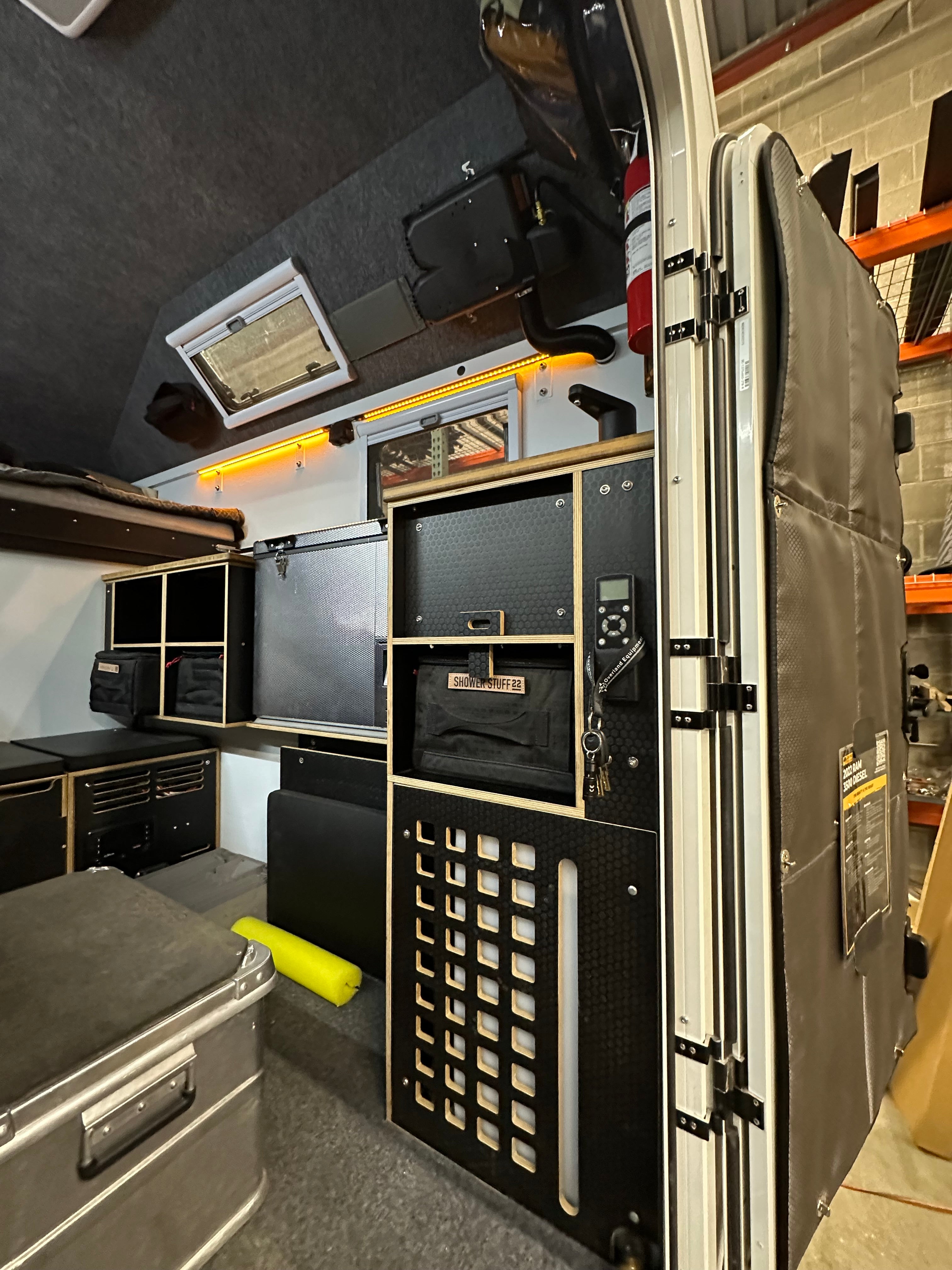 IN-STOCK: 2025 AT Overland Aterra Slide-In (#5523)