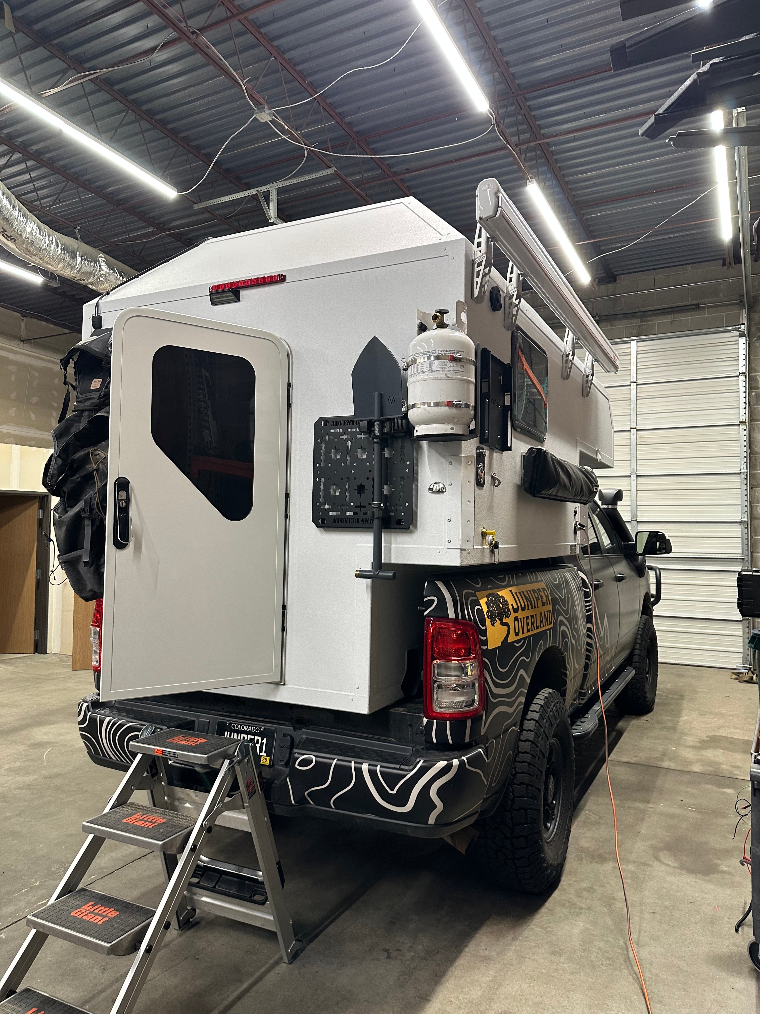 IN-STOCK: 2025 AT Overland Aterra Slide-In (#5523)