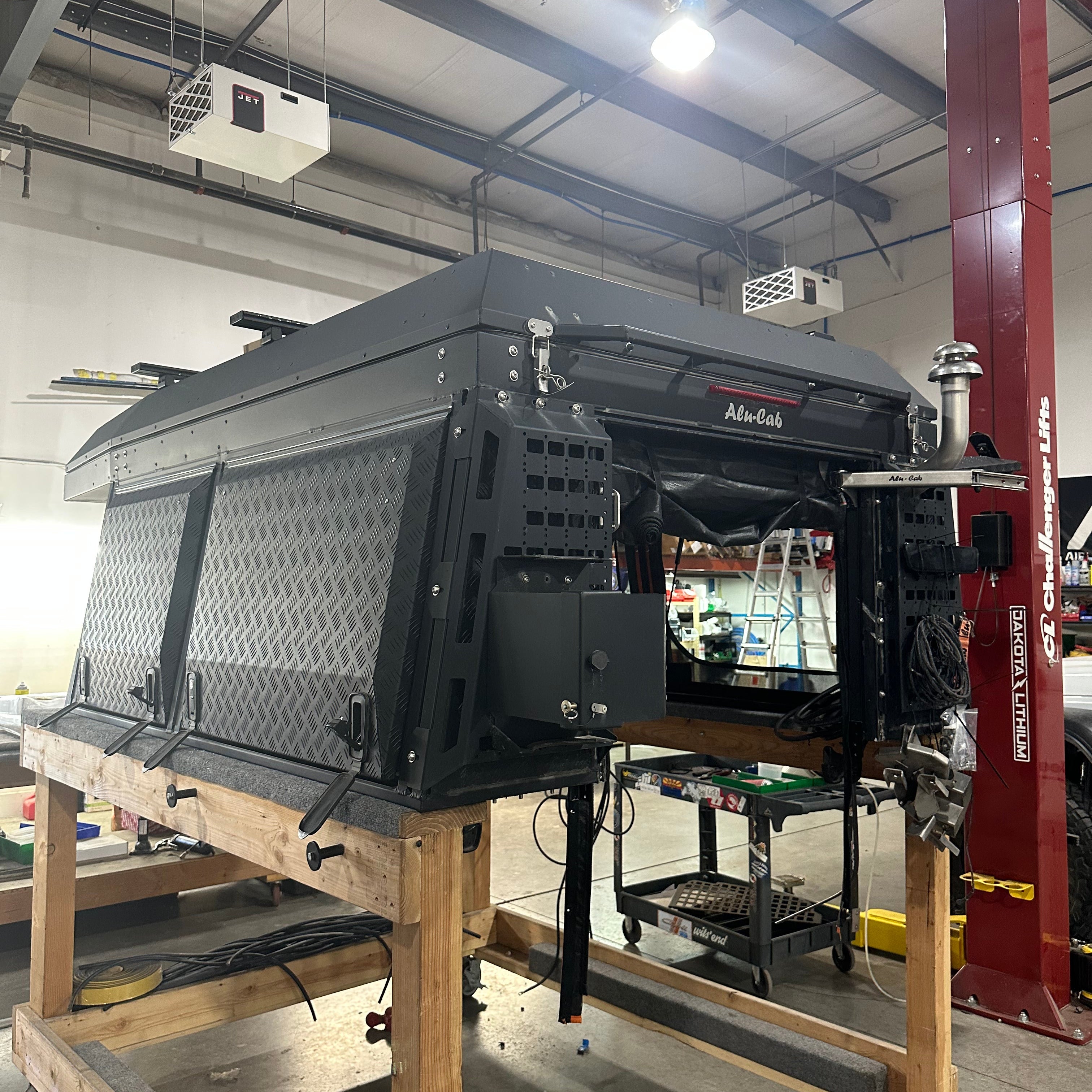 IN STOCK: Used Alu-Cab Alu-Cabin - 6.5' Bed (#5465)